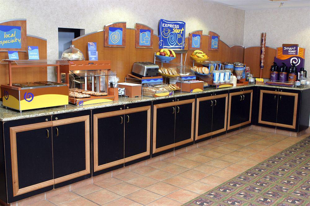 Holiday Inn Express Hotel And Suites Fort Worth/I-20 Ngoại thất bức ảnh